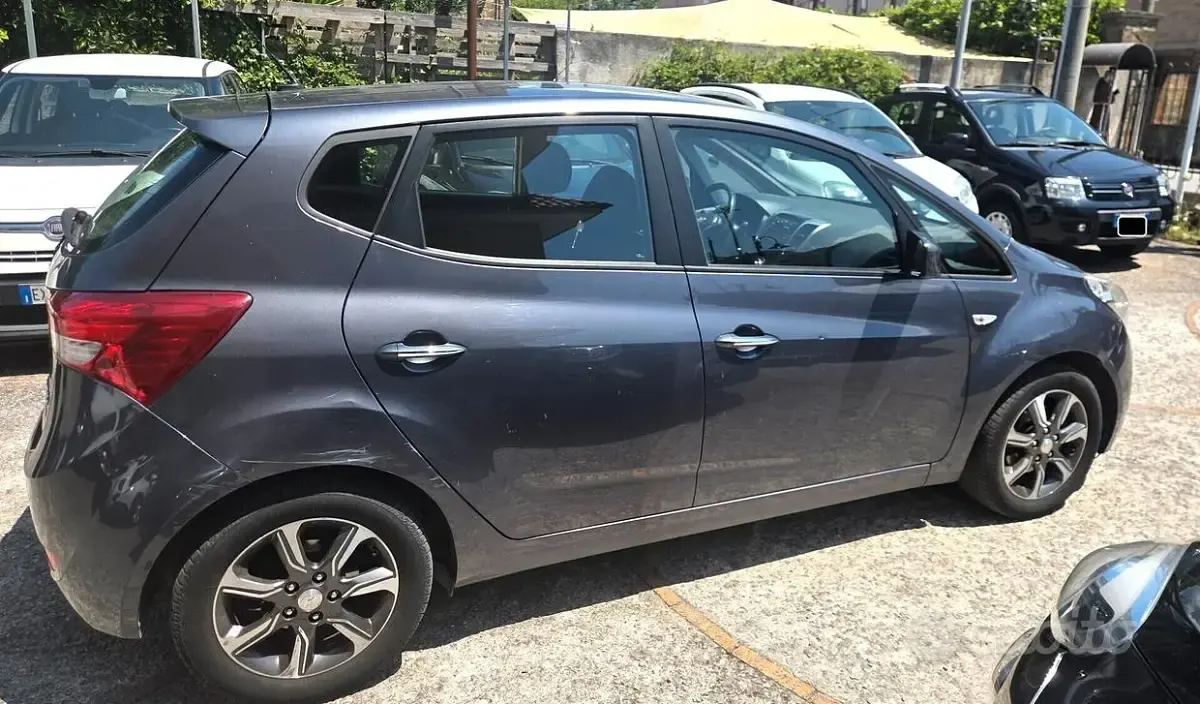 Usata Hyundai ix20 Comfort 88 CV (64 kW) 2017 Grigio Utilitaria