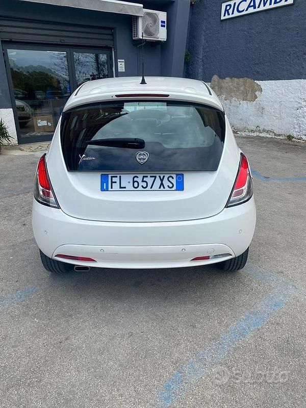 Usata Lancia Ypsilon 95 CV (69 kW) 2017 Bianco Utilitaria