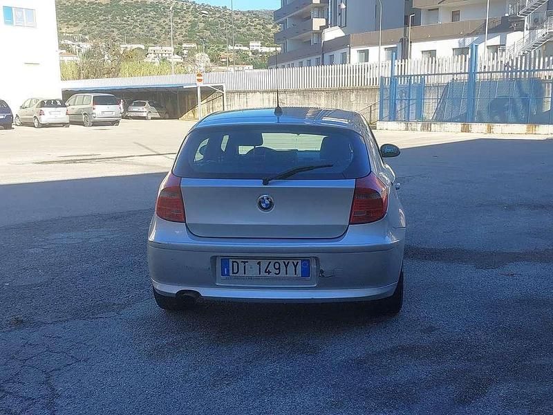 Usata BMW 118 143 CV (105 kW) 2009 Argento Utilitaria