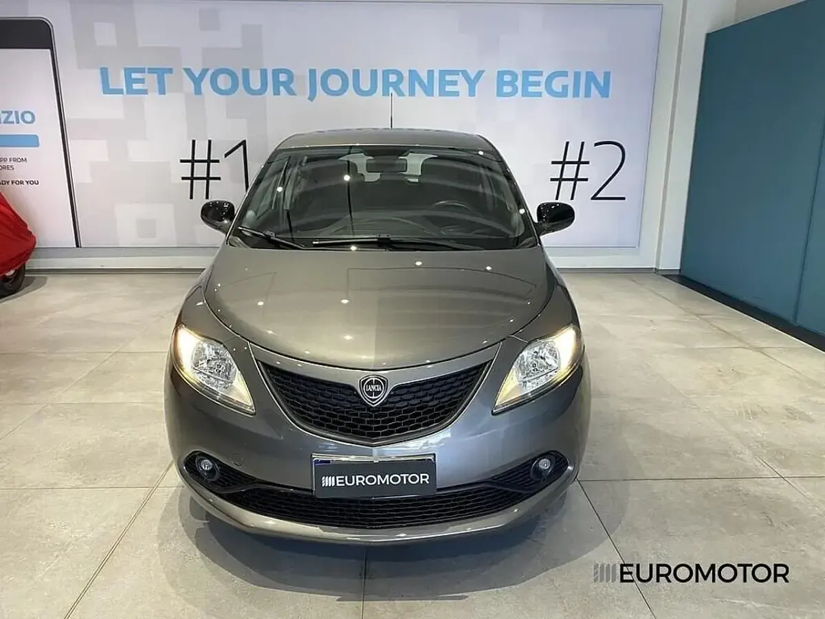 Usata Lancia Ypsilon 69 CV (50 kW) 2018 Grigio Utilitaria