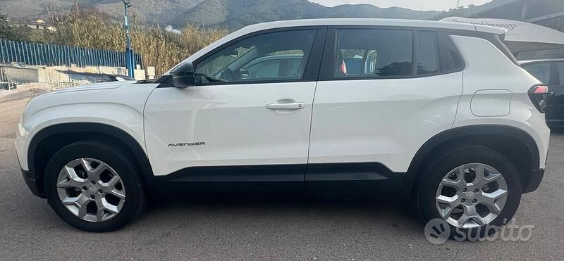 Usata Jeep Avenger Altitude 100 CV (73 kW) 2024 Bianco SUV