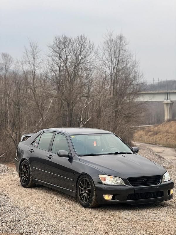 Usata Lexus IS200 155 CV (114 kW) 2001 Grigio Berlina