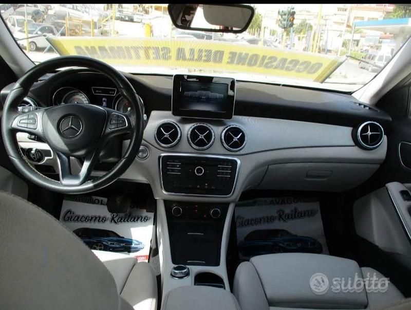 Usata Mercedes GLA220 177 CV (130 kW) 2016 Grigio SUV