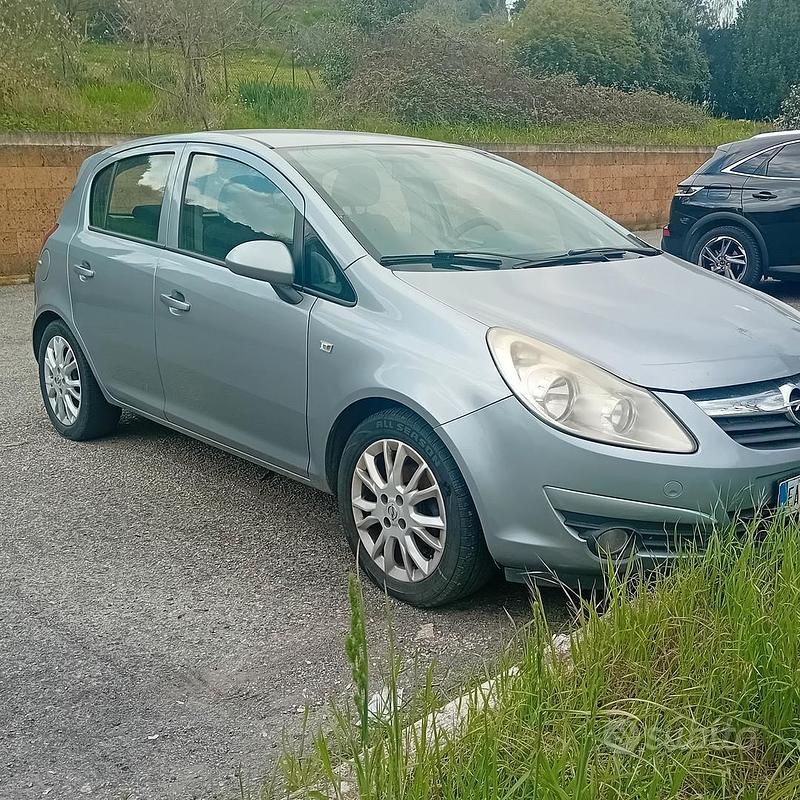 Usata Opel Corsa Enjoy 80 CV (58 kW) 2010 Utilitaria