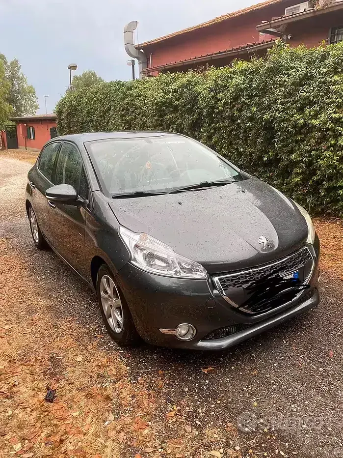 Usata Peugeot 208 82 CV (60 kW) 2014 Grigio Utilitaria