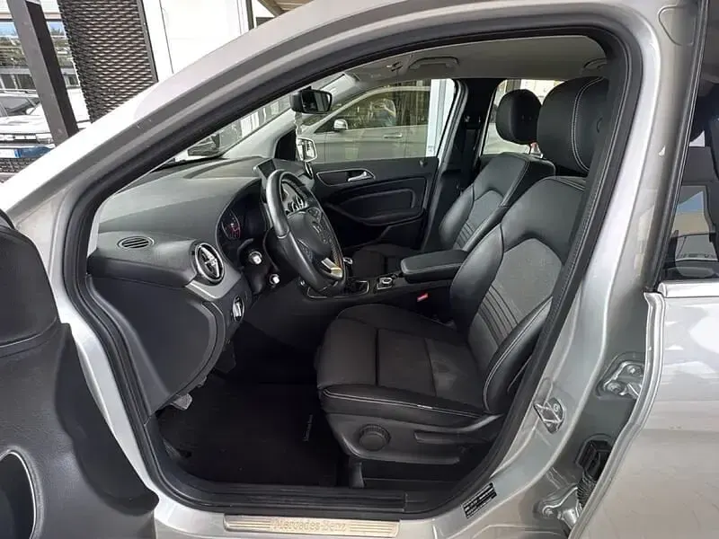 Usata Mercedes B160 90 CV (66 kW) 2018 Argento Utilitaria