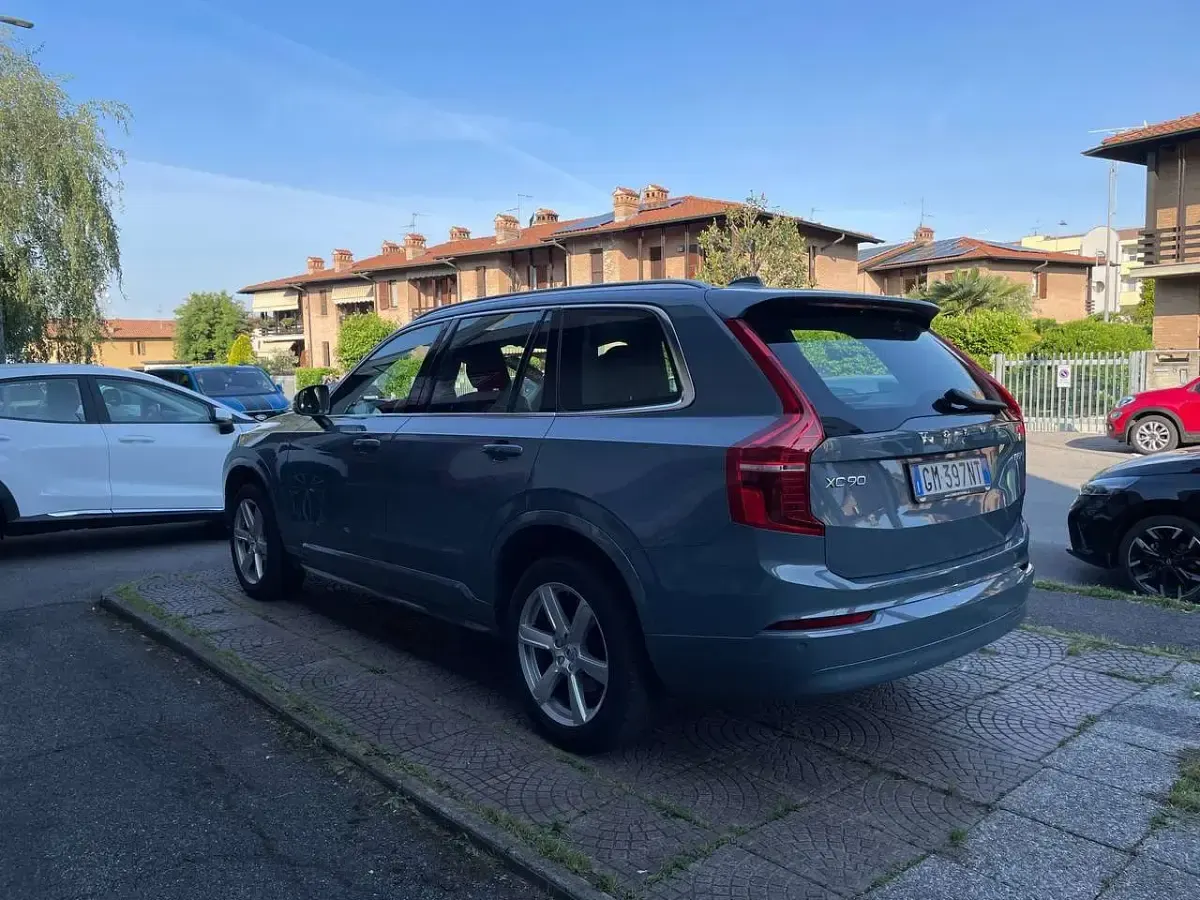 Usata Volvo XC90 Core 235 CV (172 kW) 2023 Grigio SUV