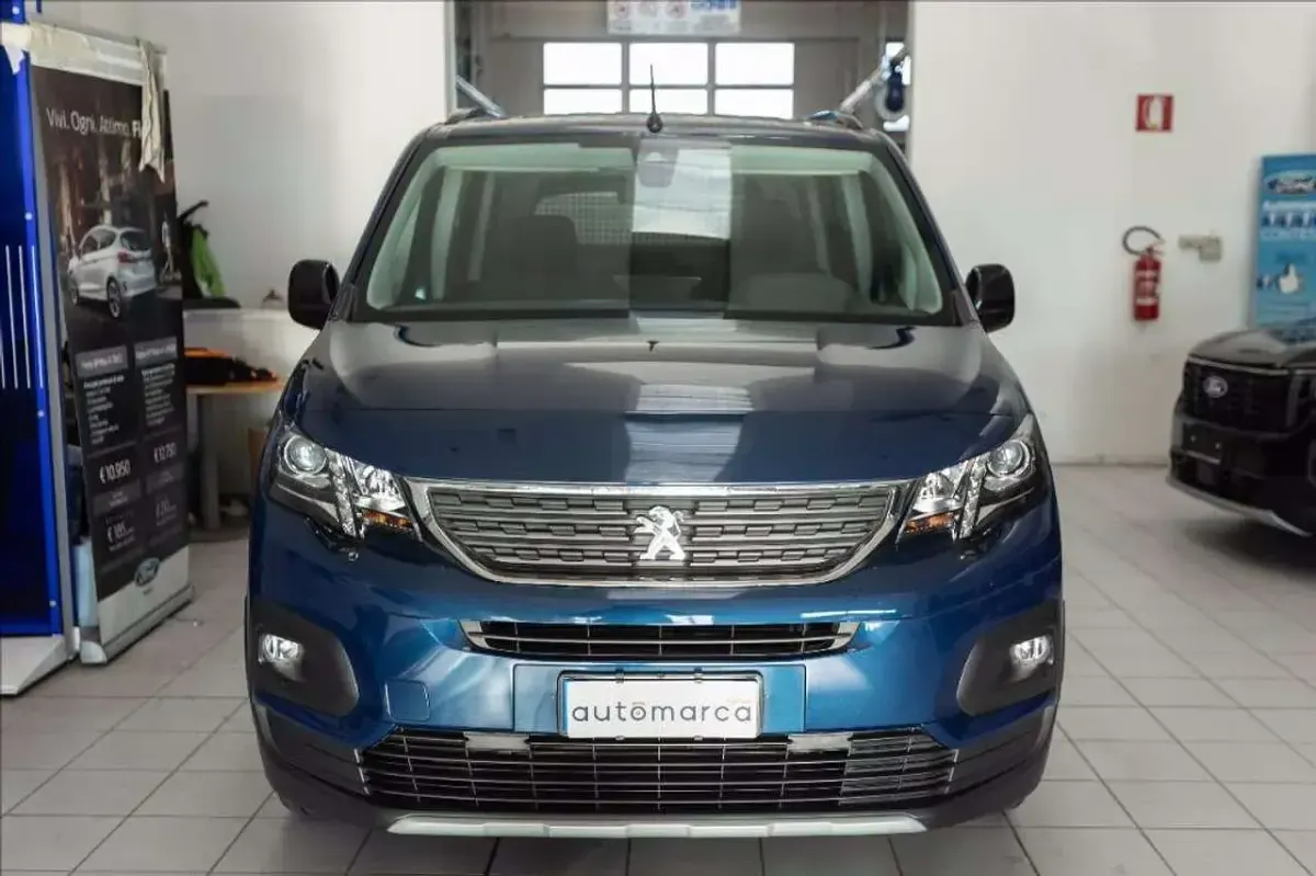 Usata Peugeot Rifter Allure 102 CV (75 kW) 2023 Blu metallizzato Monovolume