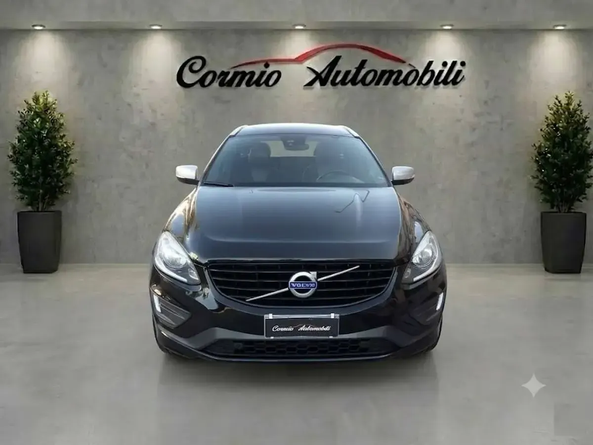 Usata Volvo XC60 R-Design 150 CV (110 kW) 2016 Nero SUV