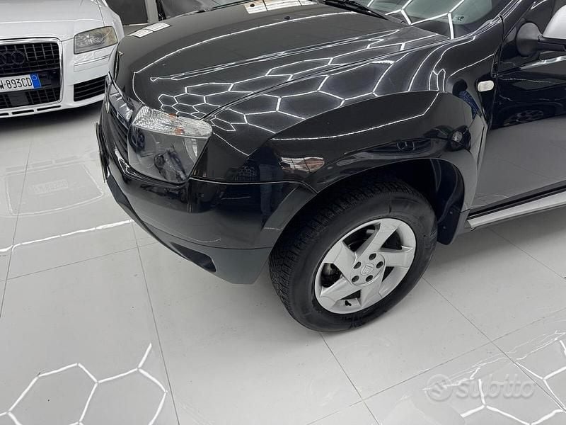 Usata Dacia Duster Lauréate 105 CV (77 kW) 2012 Nero SUV
