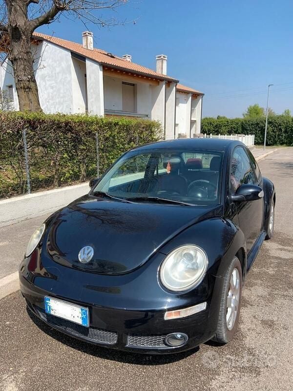 Usata VW New Beetle 105 CV (77 kW) 2008 Nero Utilitaria
