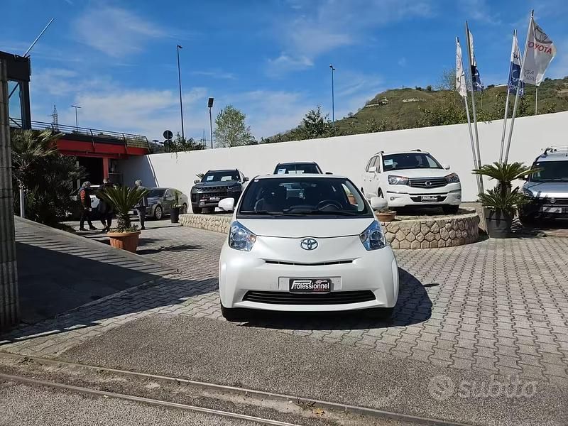 Usata Toyota iQ Sol 67 CV (49 kW) 2009 Bianco Utilitaria