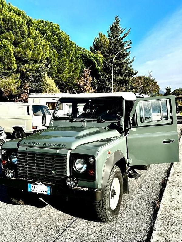 Verde Usata 2009 Land Rover Defender SE SUV | 35.000 € (Buon prezzo) - Immagine 1/4
