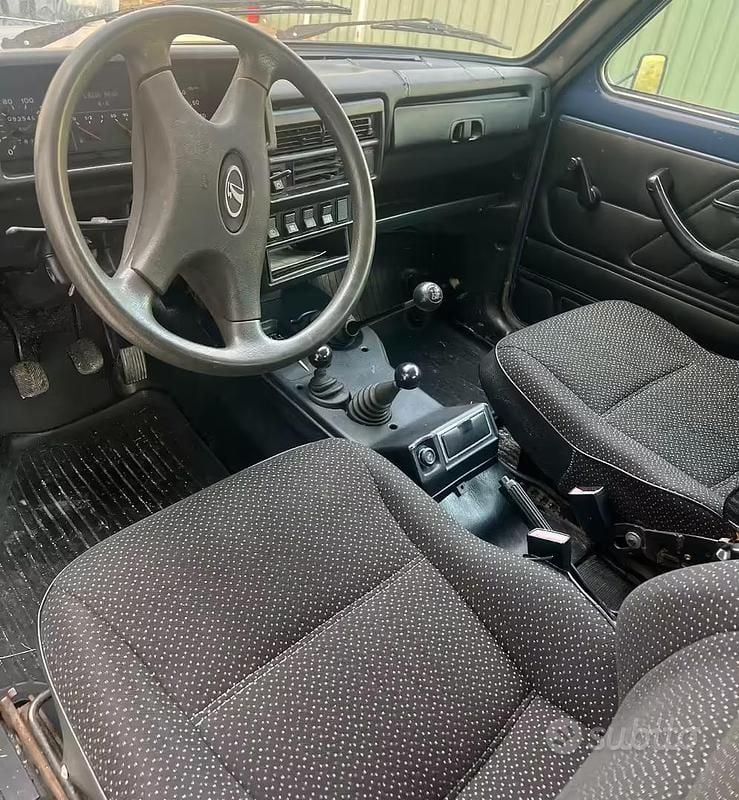 Usata Lada niva 80 CV (58 kW) 2005 SUV