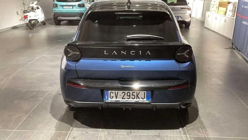 Usata Lancia Ypsilon 61 kW (84 CV) 2024 Blu Utilitaria