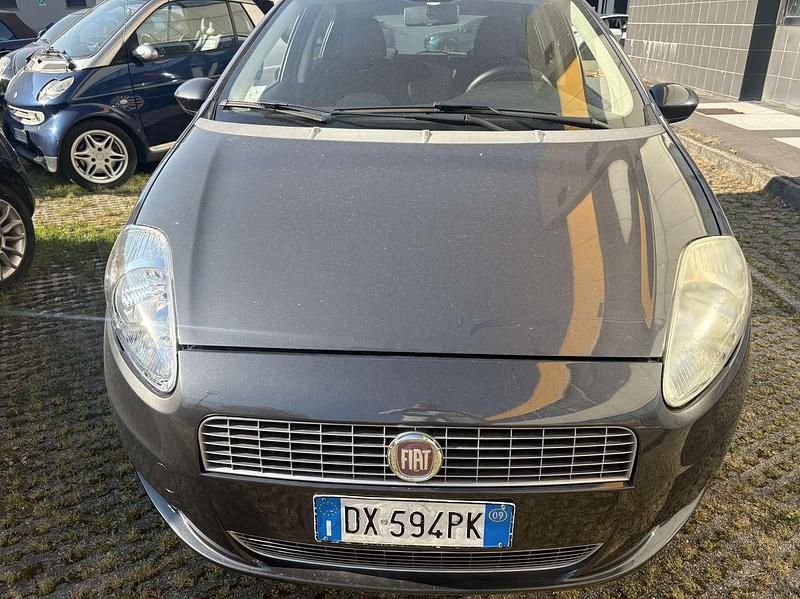 Usata Fiat Grande Punto Dynamic 65 CV (47 kW) 2009 Grigio Utilitaria