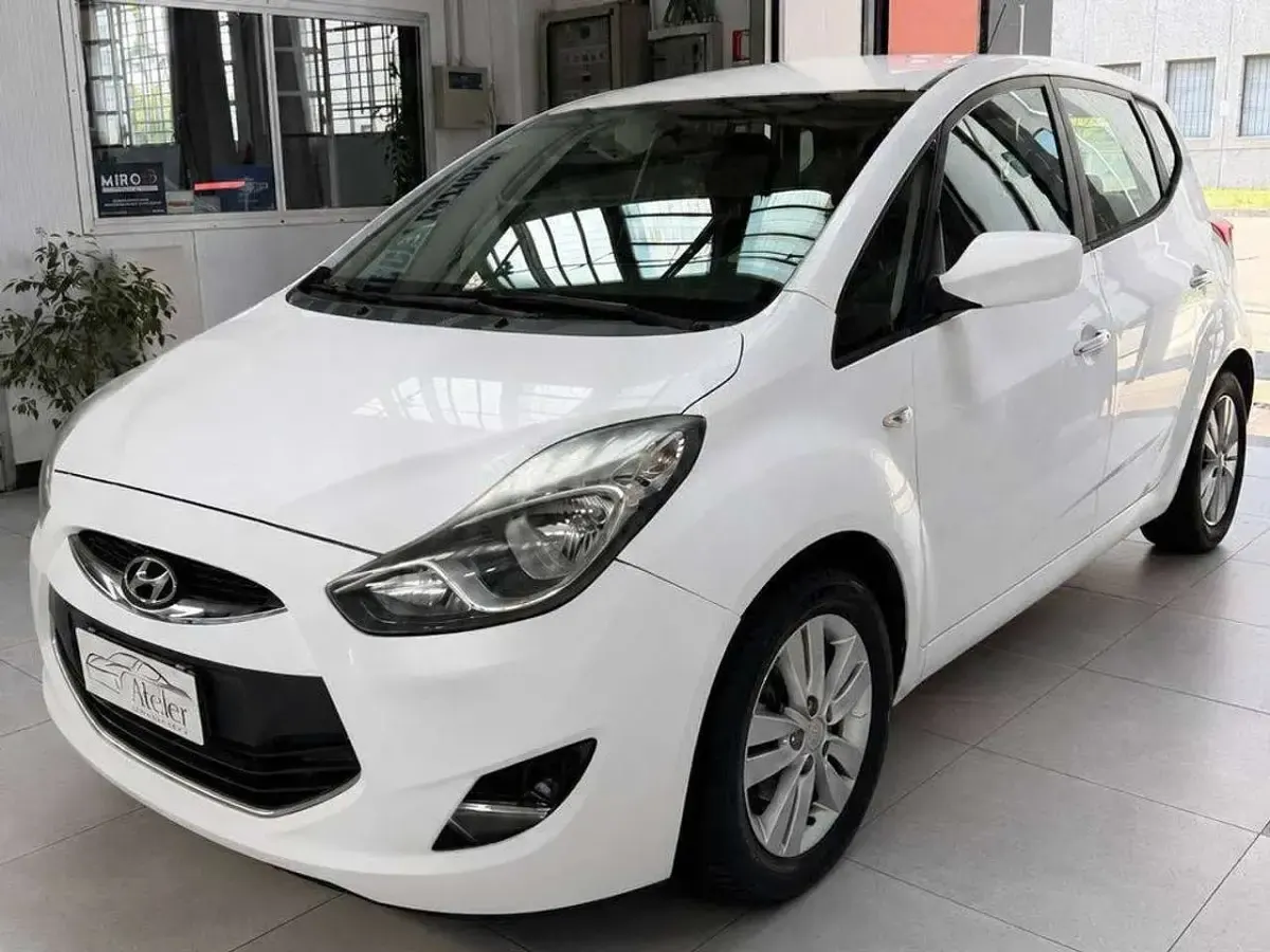 Begagnad Hyundai ix20 Comfort 90 HK (66 kW) 2011 Vit Halvkombi