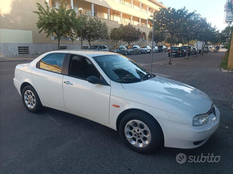 Usata Alfa Romeo 156 144 CV (105 kW) 1999 Bianco Berlina