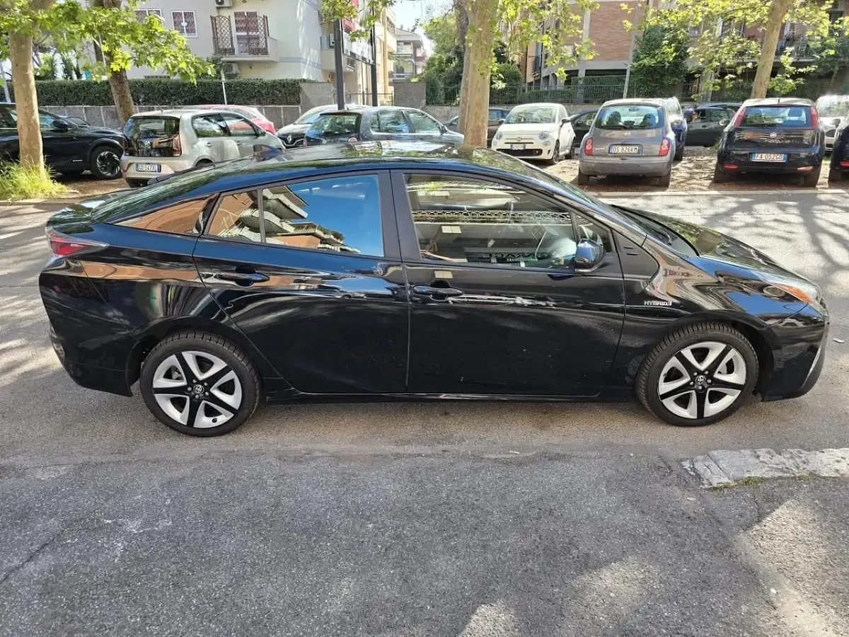 Usata Toyota Prius Style 97 CV (71 kW) 2018 Nero Utilitaria