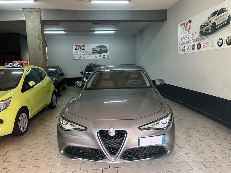 Usata Alfa Romeo Giulia Business 180 CV (132 kW) 2017 Grigio Berlina