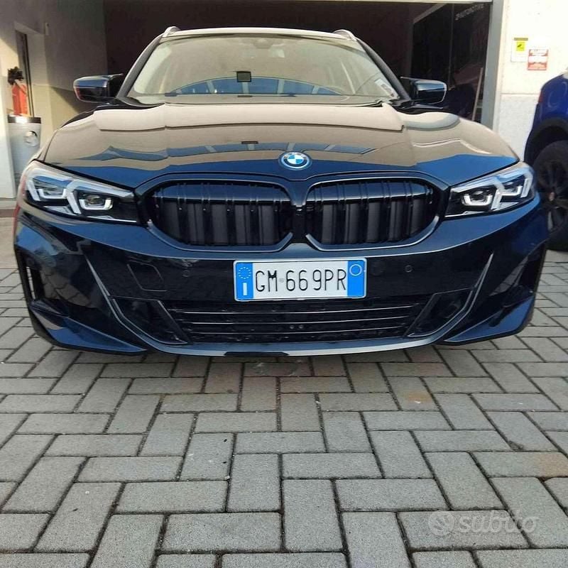 Nero Usata 2023 BMW 320e Station wagon | 37.990 € (Buon prezzo) - Immagine 1/4