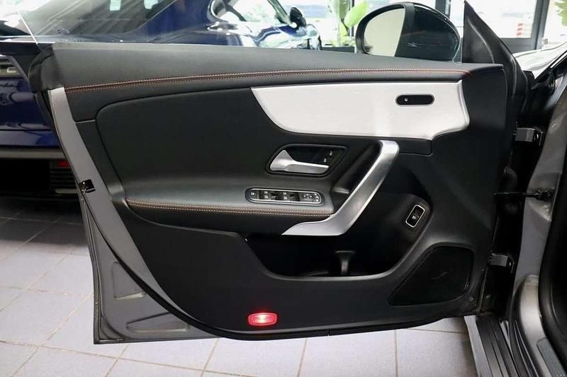 Usata Mercedes CLA200 163 CV (119 kW) 2019 Grigio Coupé