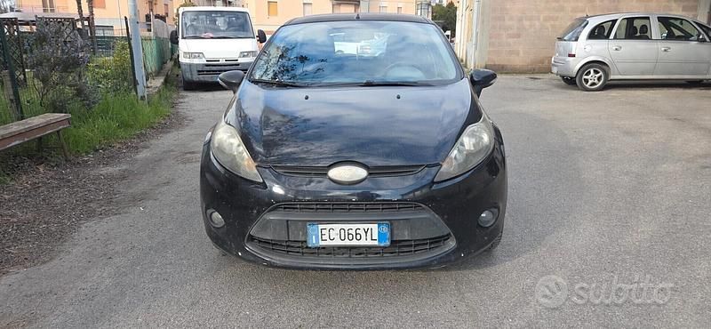Usata Ford Fiesta Titanium 68 CV (50 kW) 2010 Nero Utilitaria