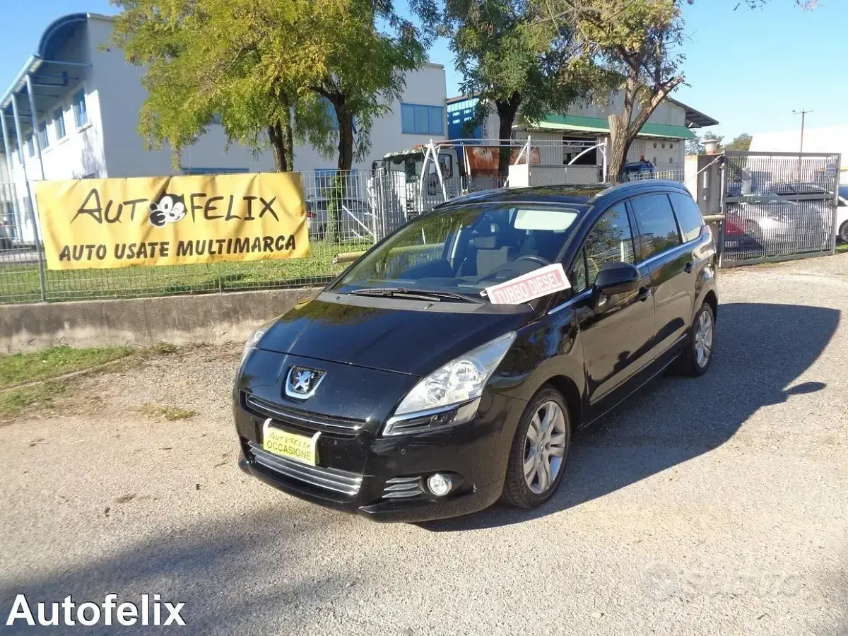 Usata Peugeot 5008 Premium 112 CV (82 kW) 2011 Nero Monovolume