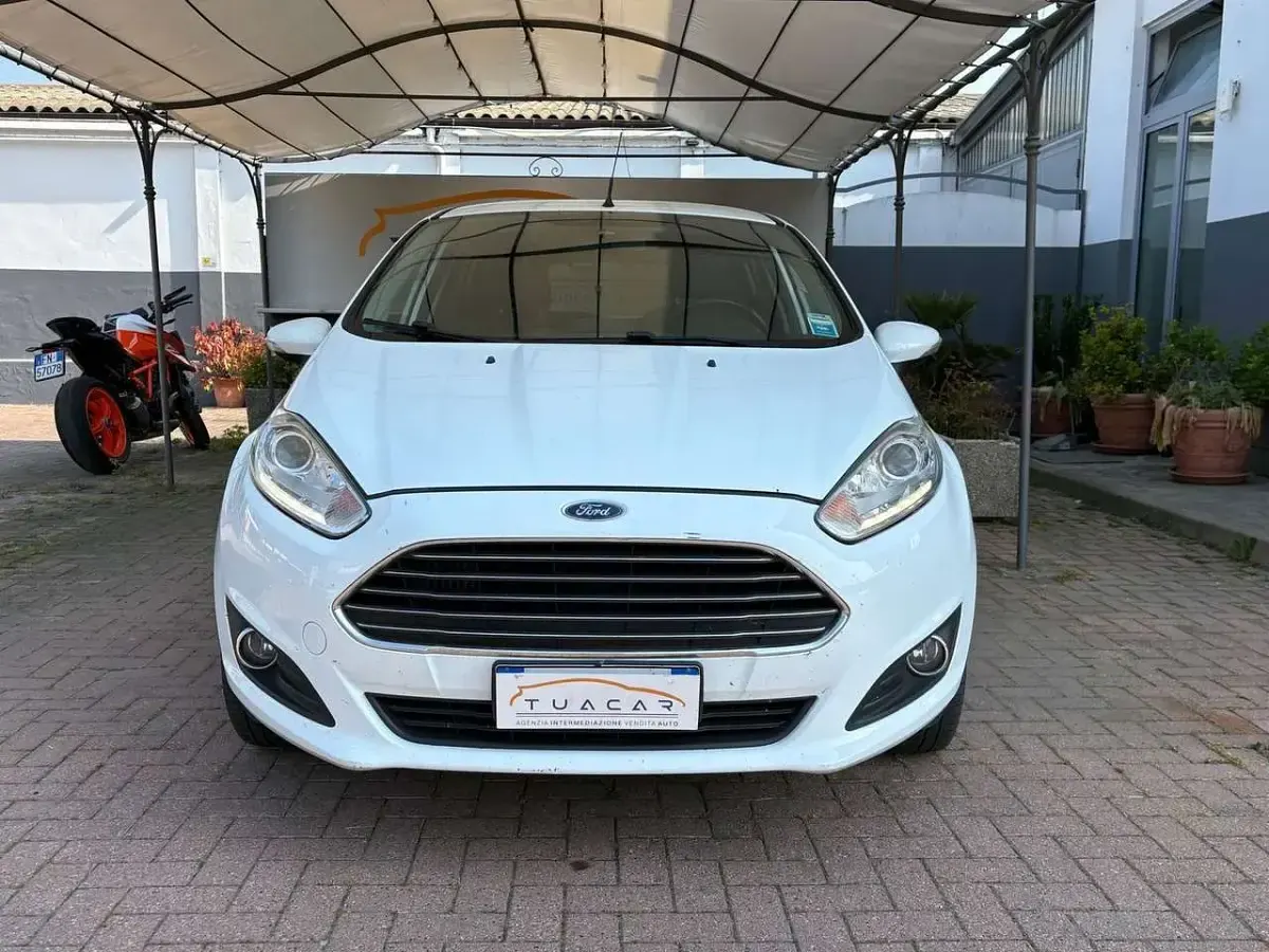 Usata Ford Fiesta Titanium 75 CV (55 kW) 2016 Bianco Berlina