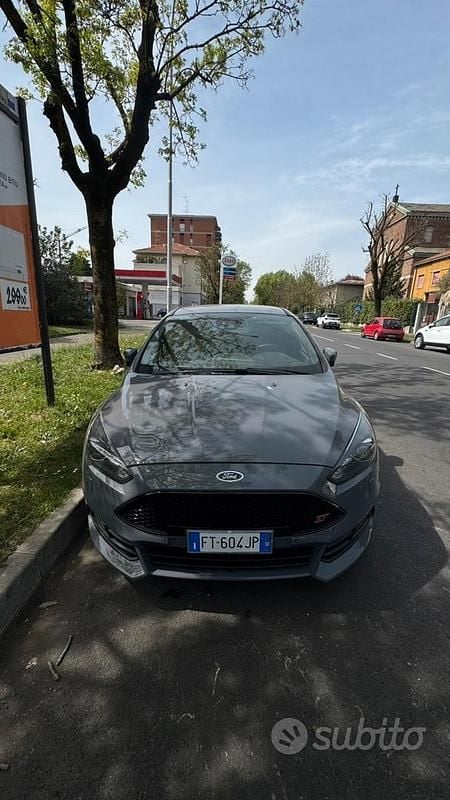 Usata Ford Focus ST 250 CV (183 kW) 2018 Grigio Station wagon