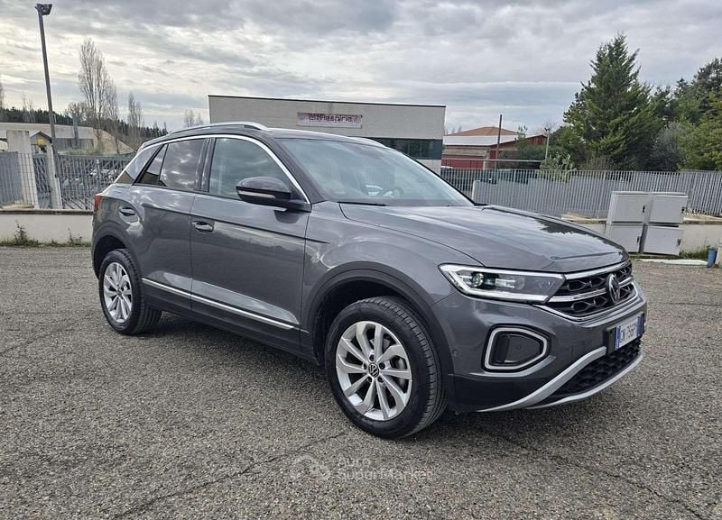 Usata VW T-Roc Style 110 CV (80 kW) 2023 Gray SUV