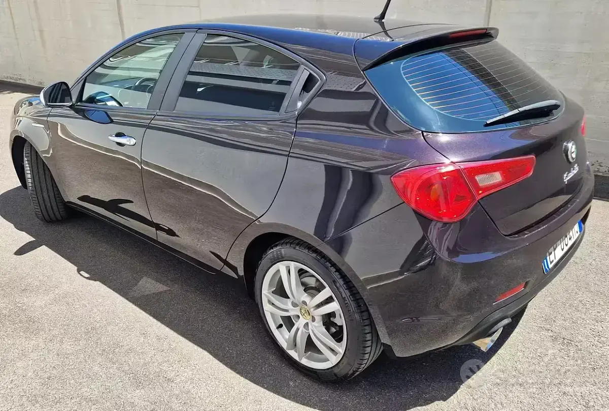 Usata Alfa Romeo Giulietta 109 CV (80 kW) 2012 Nero Utilitaria