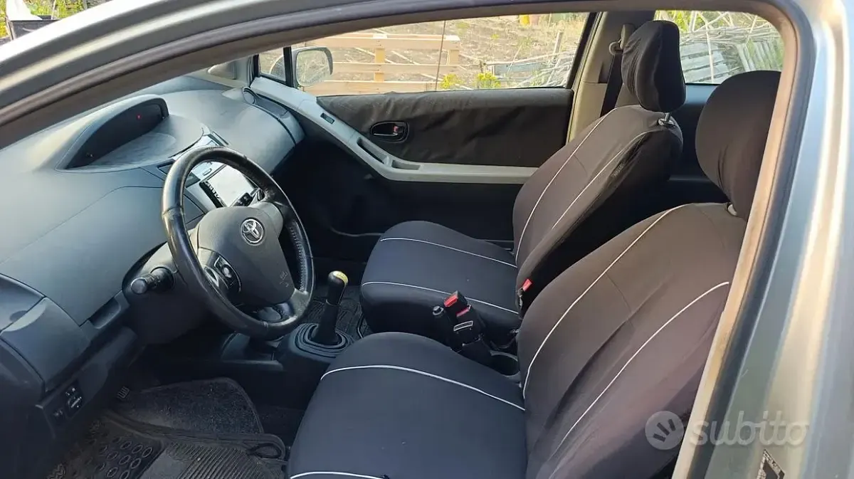 Usata Toyota Yaris 69 CV (50 kW) 2006 Grigio Utilitaria