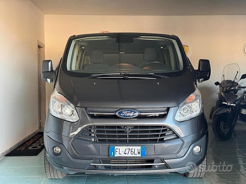 Usata Ford Tourneo Titanium 169 CV (124 kW) 2017 Grigio Monovolume