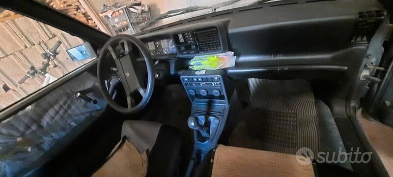 Usata Lancia Prisma 77 CV (56 kW) 1987 Grigio Berlina