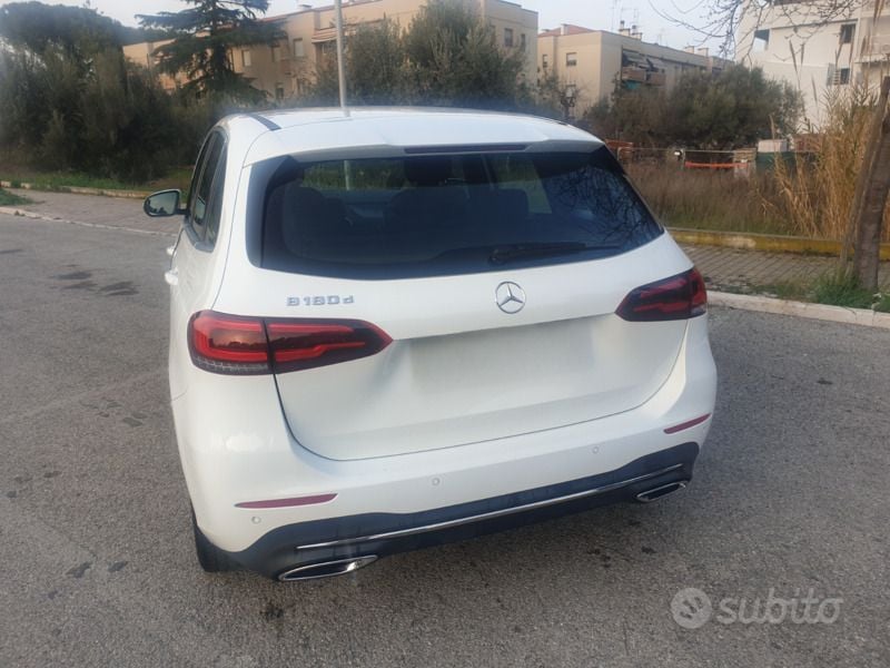 Käytetty Mercedes B180 Business 136 HP (100 kW) 2019 Valkoinen Tila-auto