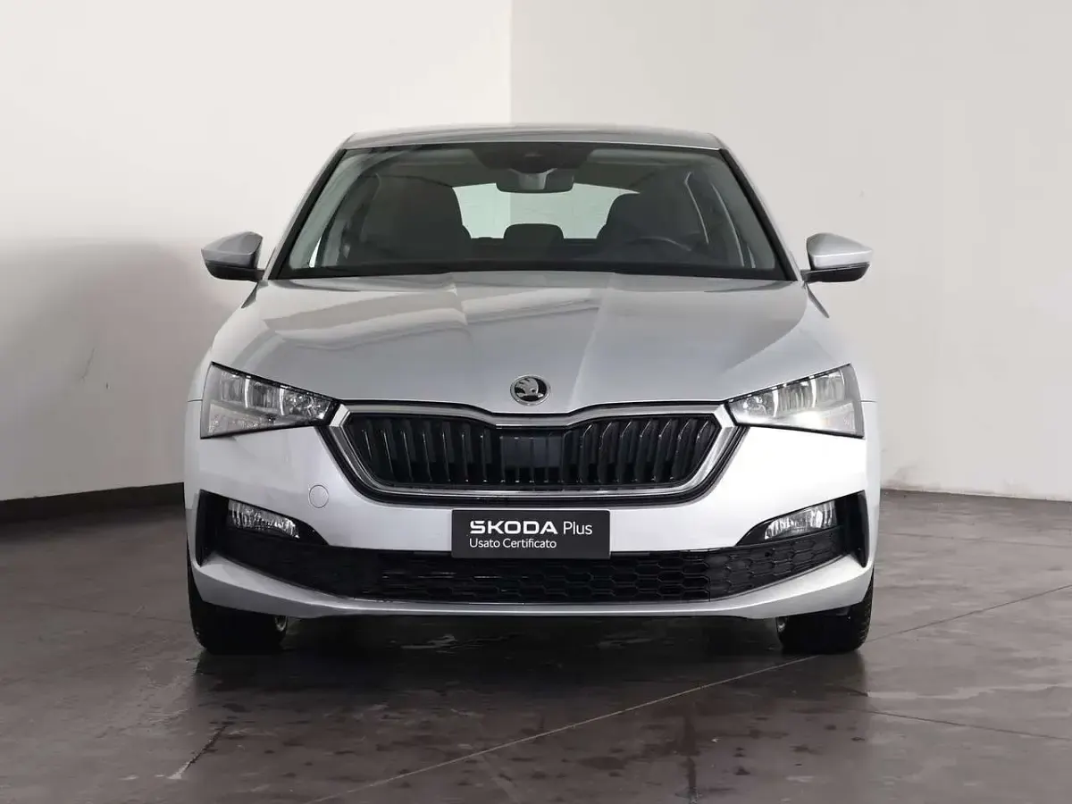 Usata Skoda Scala Ambition 110 CV (80 kW) 2022 Argento brillante Utilitaria