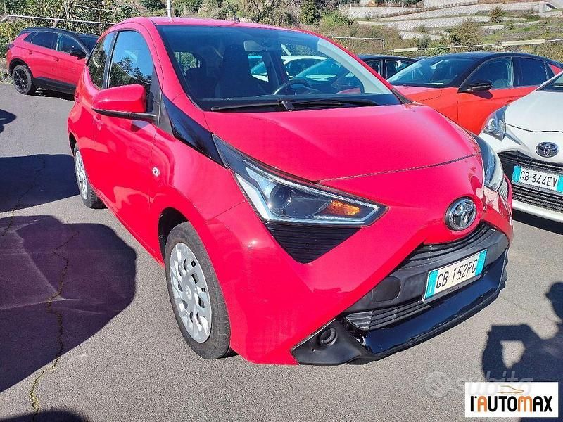 Usata Toyota Aygo Cool 72 CV (52 kW) 2020 Rosso Utilitaria