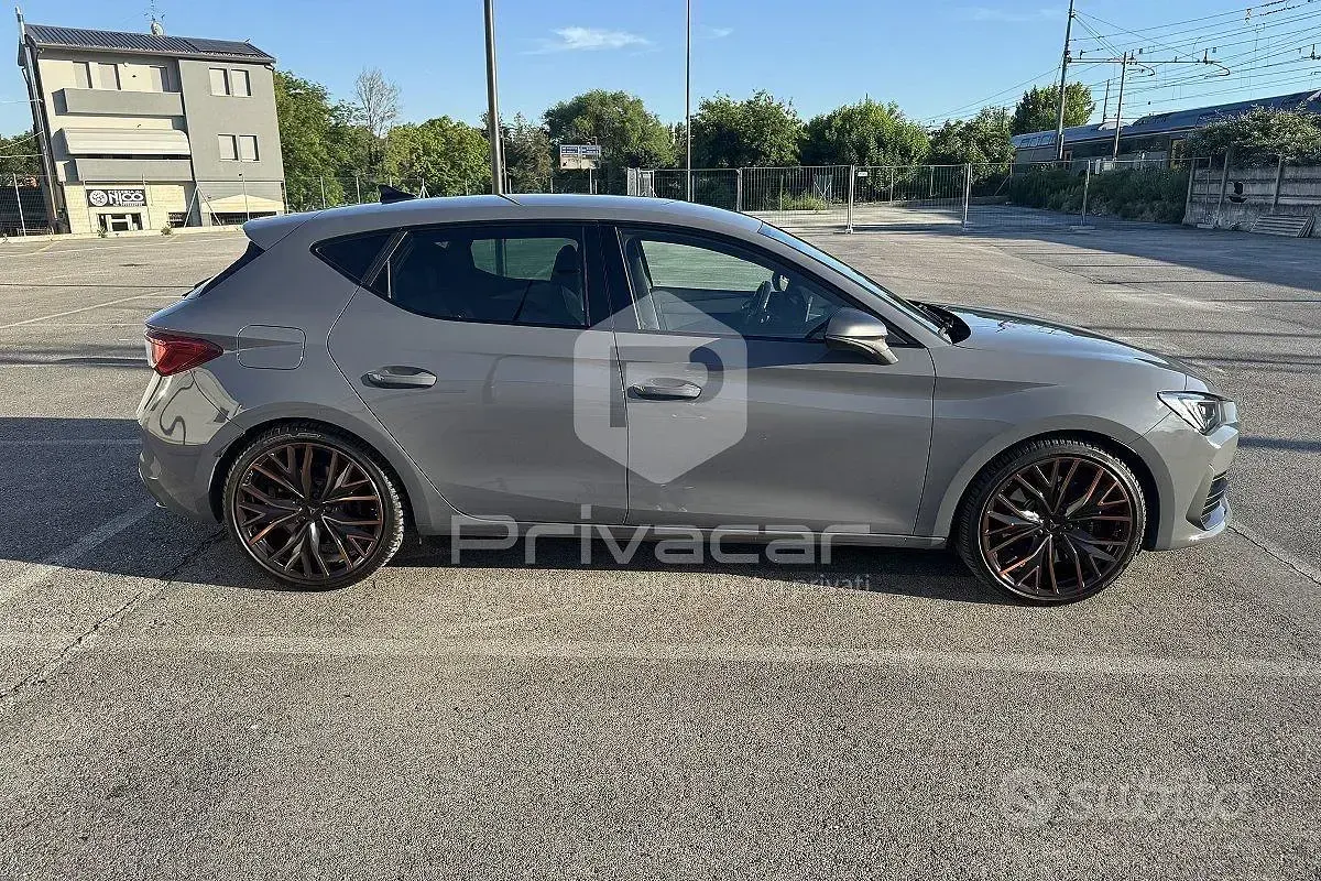 Usata Cupra Leon 150 CV (110 kW) 2021 Grigio Utilitaria