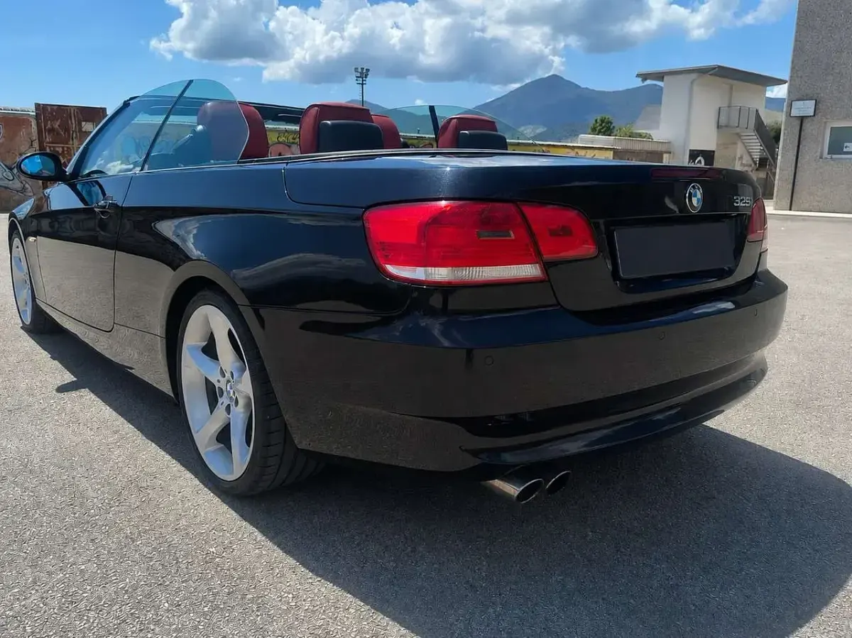 Usata BMW 325 Cabriolet 218 CV (160 kW) 2007 Nero Cabrio
