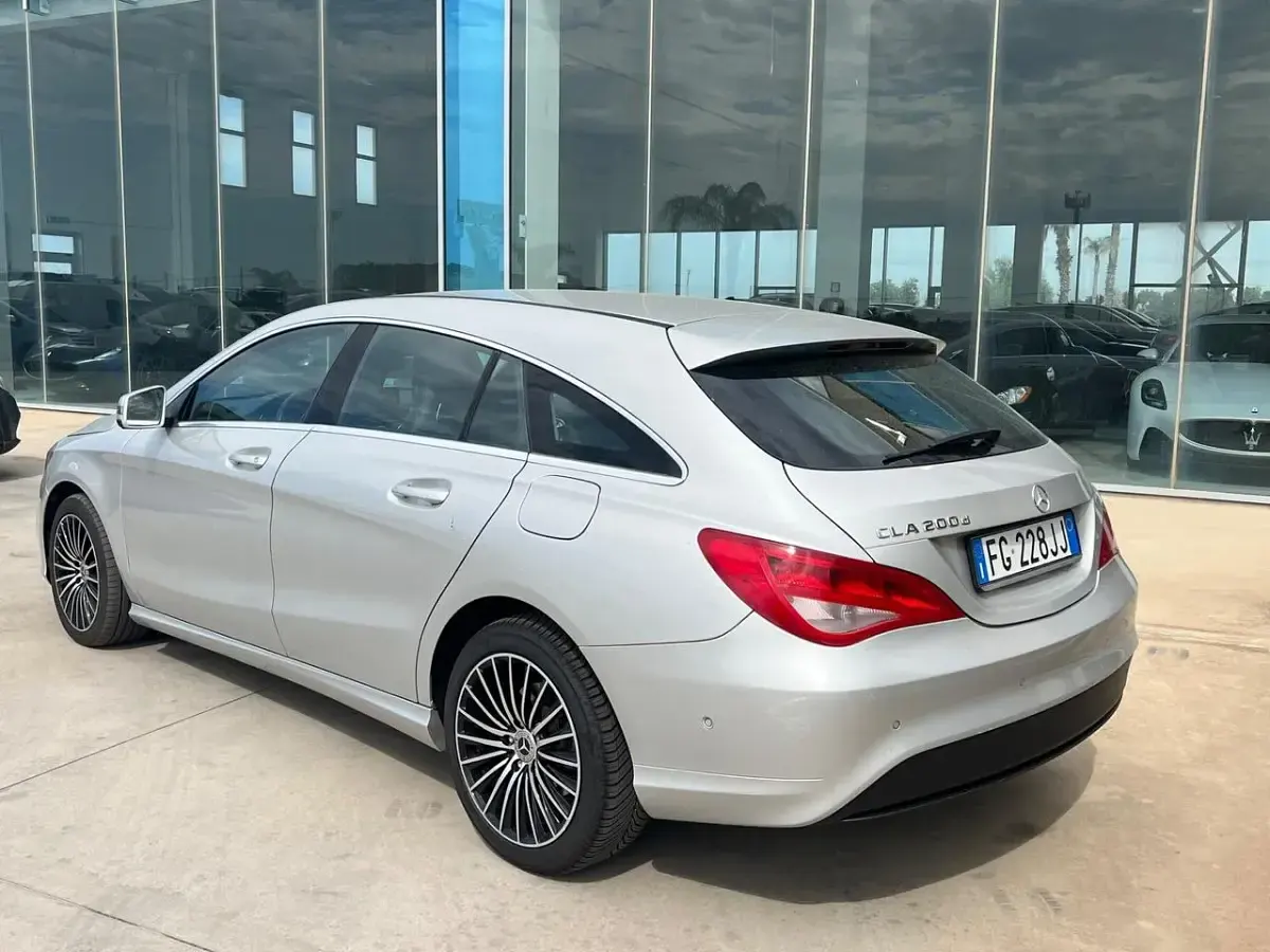 Usata Mercedes CLA200 Business 136 CV (100 kW) 2016 Argento Station wagon