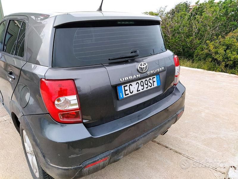Usata Toyota Urban Cruiser Luxury 90 CV (66 kW) 2010 Grigio Utilitaria