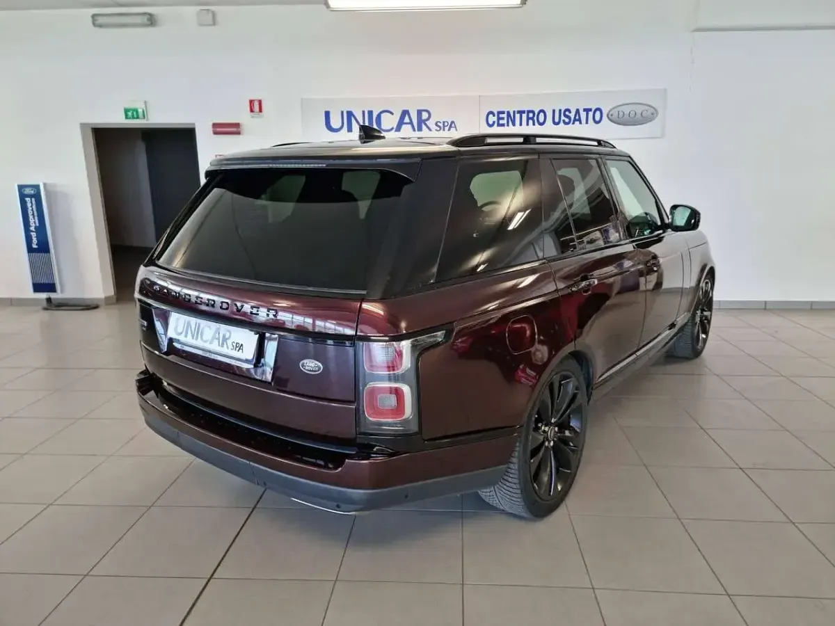 Usata Land Rover Range Rover 351 CV (258 kW) 2022 Rosello red perlato SUV