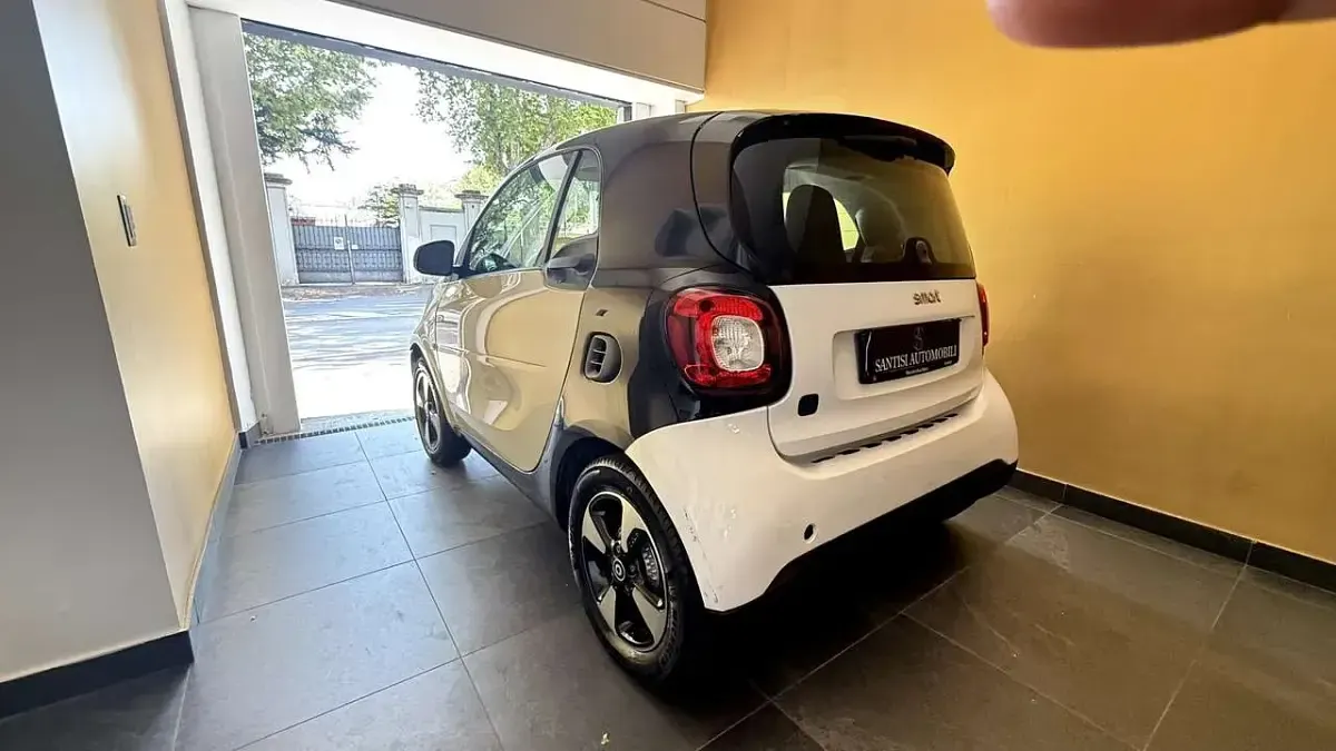 Usata Smart ForTwo Coupé Passion 41 kW (56 CV) 2022 Tridion black/body panels Utilitaria