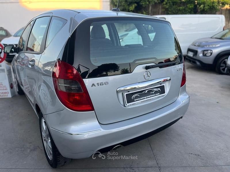 Usata Mercedes A180 Avantgarde 109 CV (80 kW) 2011 Argento Berlina