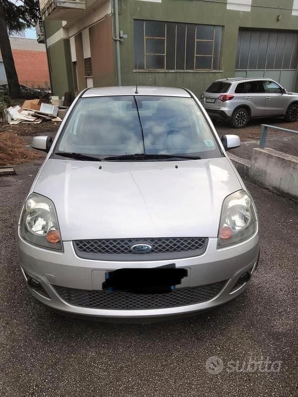 Usata Ford Fiesta 2008 Grigio Utilitaria