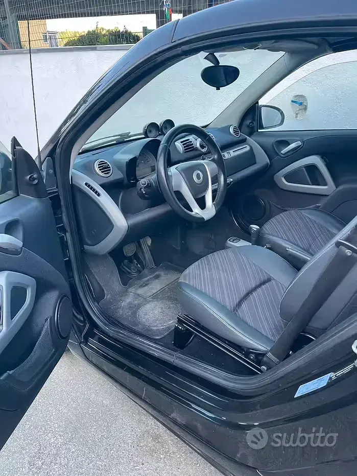 Usata Smart ForTwo Cabrio Pulse 54 CV (39 kW) 2011 Nero Cabrio