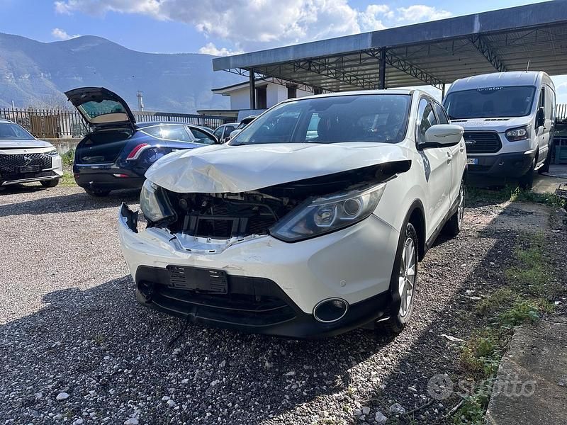 Usata Nissan Qashqai Tekna 130 CV (95 kW) 2014 Bianco SUV