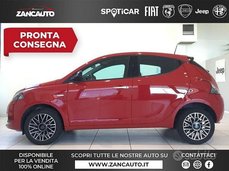 Usata Lancia Ypsilon 70 CV (51 kW) 2023 Rosso Utilitaria