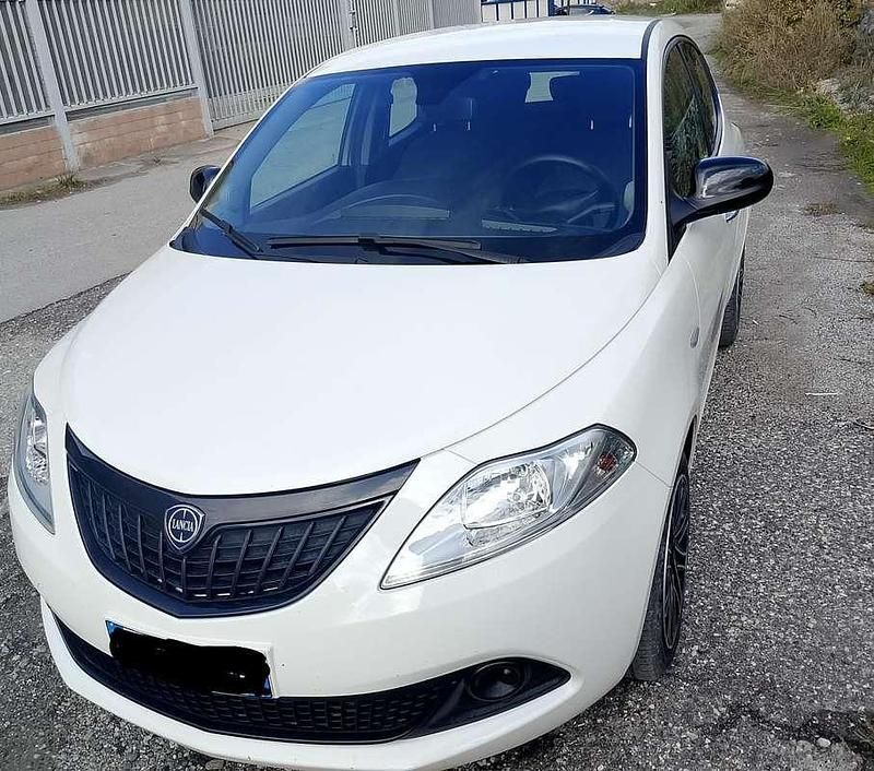 Usata Lancia Ypsilon Platinum 69 CV (50 kW) 2023 Utilitaria